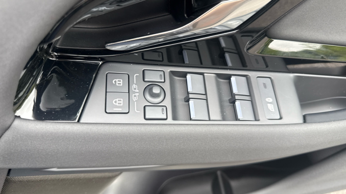 Land Rover Range Rover Evoque 2.0 D200 Hoxton Edition 5dr Auto Diesel Hatchback - Image 26